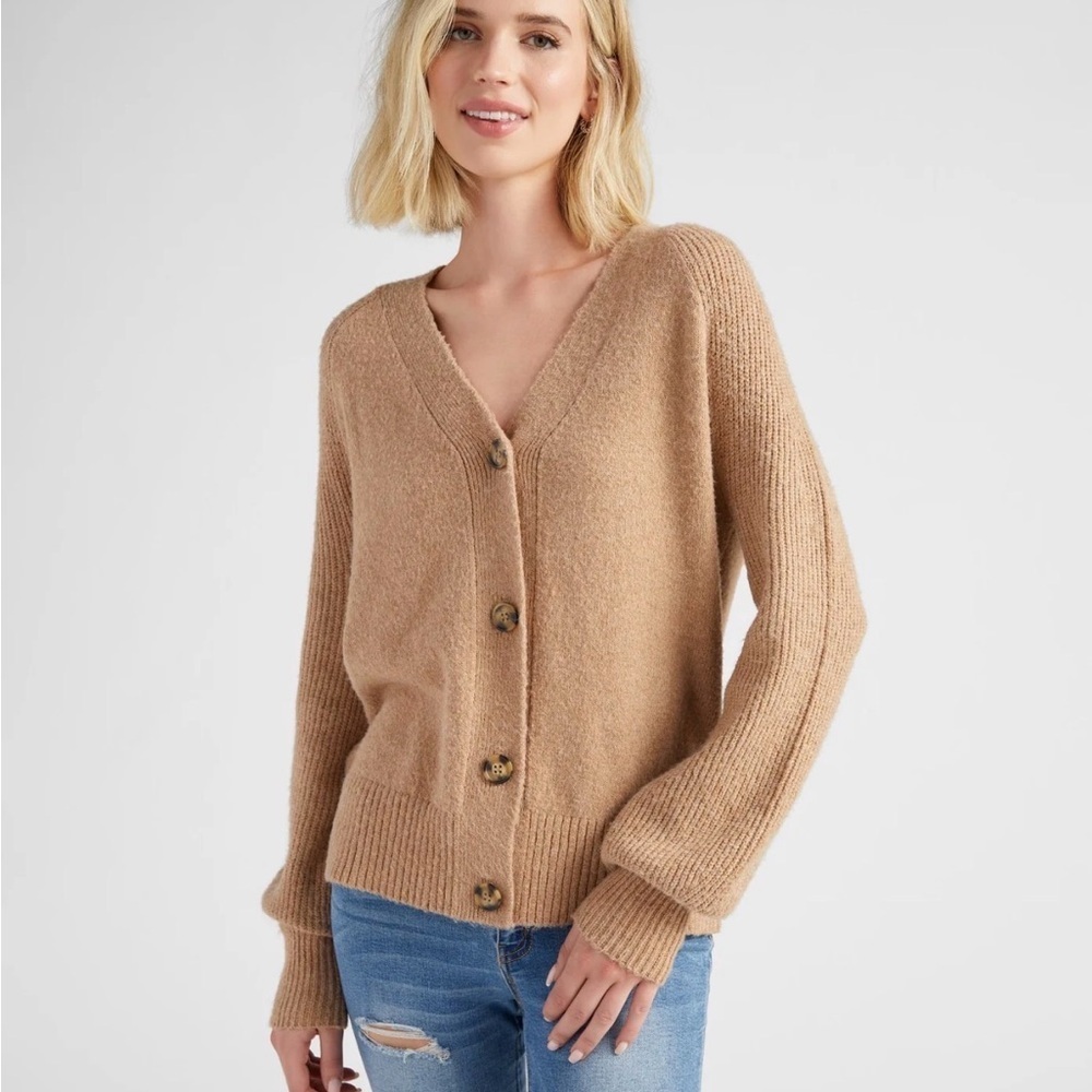 Adyson Parker | Blouson Sleeve V-Neck Button-Up Cardigan in Cozy Camel Heather